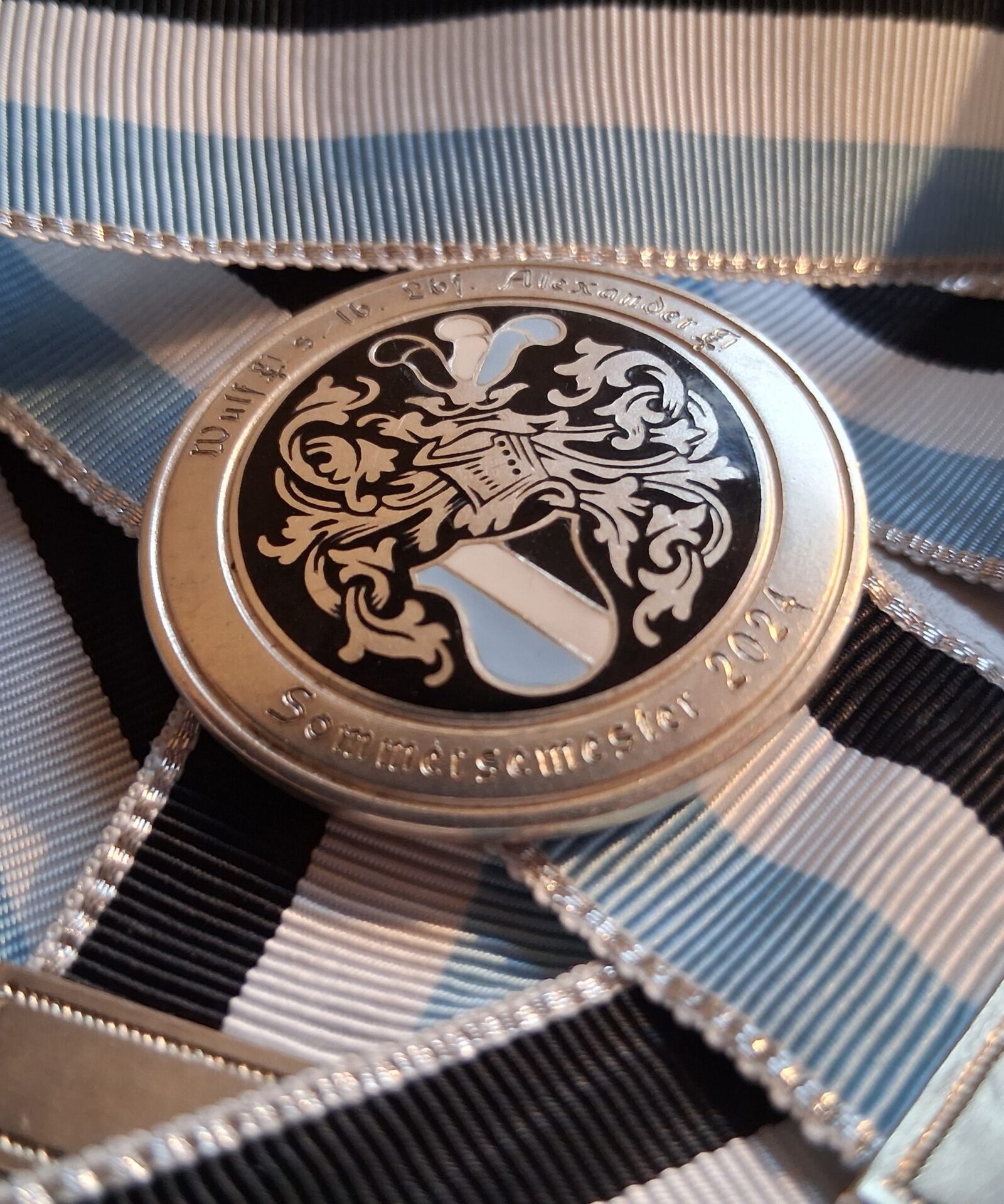 Bild eines Aktivenbands mit Bandknopf